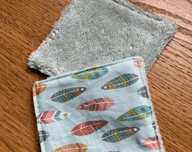 10 lingettes nettoyantes enfants avec panier 