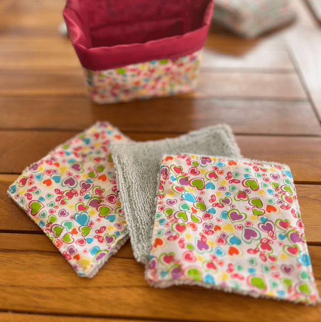 10 Lingettes nettoyantes enfants et le panier 