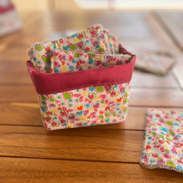 10 Lingettes nettoyantes enfants et le panier 