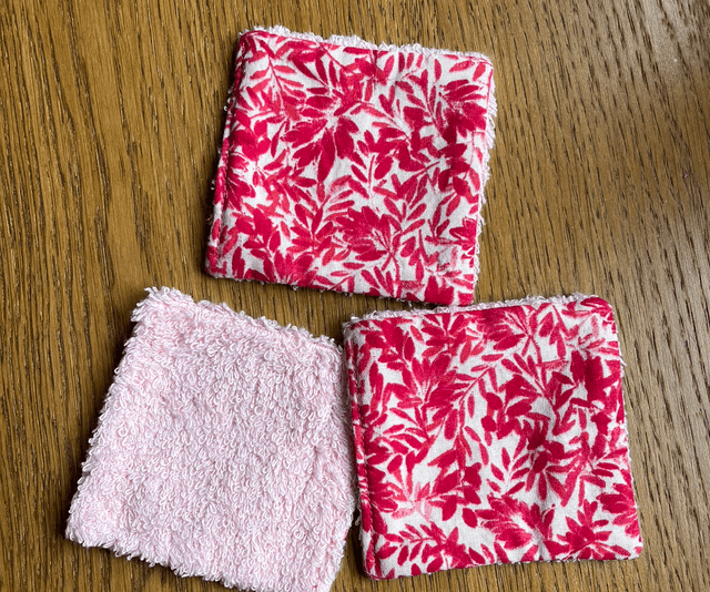 7 lingettes nettoyantes avec panier 